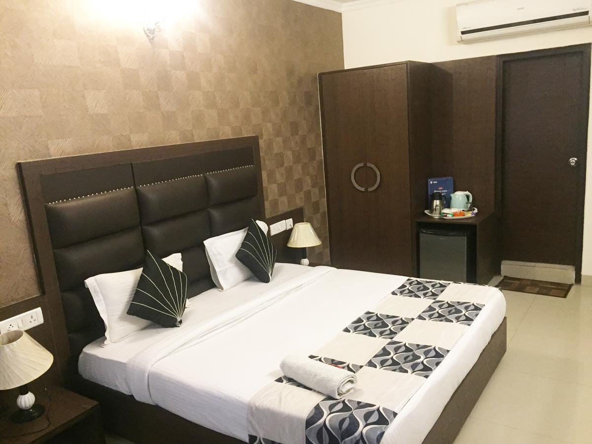 Anantkoti Hotel Нью-Дели Экстерьер фото